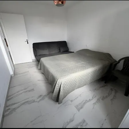 Апартаменты Spacious T3 In St-raphael Сен-Рафаэль